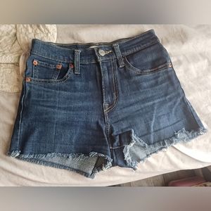 Women's Levi Shorts Size 24